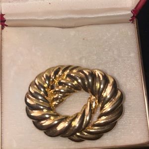 Gold Double Twist Broach